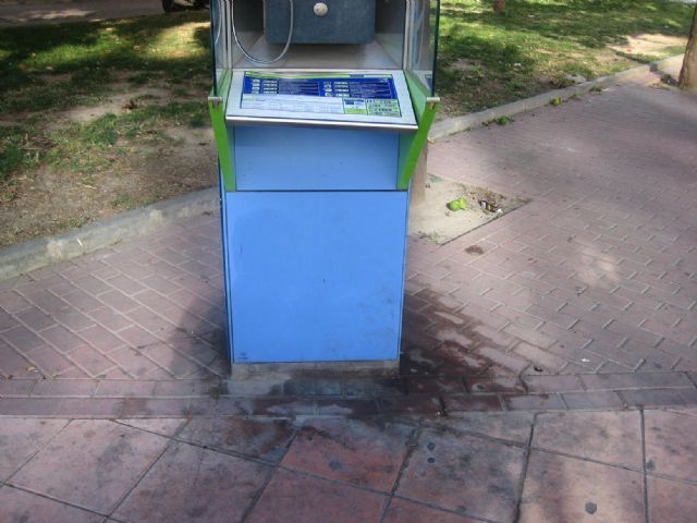 UPyD Murcia denuncia suciedad frente al Hotel Nelva de la capital - 1, Foto 1