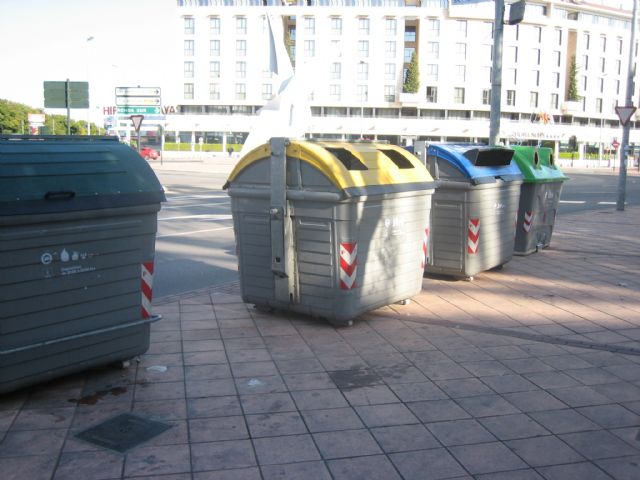 UPyD Murcia denuncia suciedad frente al Hotel Nelva de la capital - 2, Foto 2