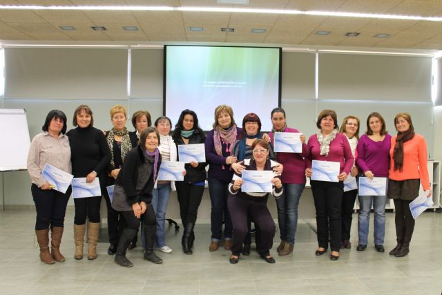 Mujer clausura dos cursos en el que han participado ms de treinta mujeres, Foto 1