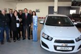 El Alcalde entrega a una vecina de Cabezo de Torres el coche regalado por las plazas de abastos municipales