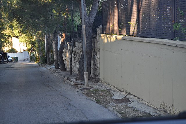 PSOE: Es urgente reparar y sustituir muros, paredes y aceras destruidas en Los Vientos por riesgo de accidentes - 2, Foto 2