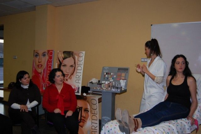 Arranca el curso de auto maquillaje con gran éxito de participantes - 1, Foto 1