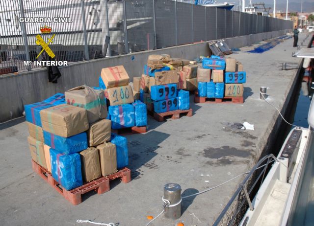 El SIVE de la Guardia Civil frustra la introducción a través del litoral murciano de más de 2,5 toneladas de hachís - 2, Foto 2