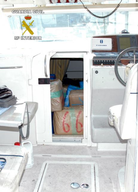 El SIVE de la Guardia Civil frustra la introducción a través del litoral murciano de más de 2,5 toneladas de hachís - 5, Foto 5