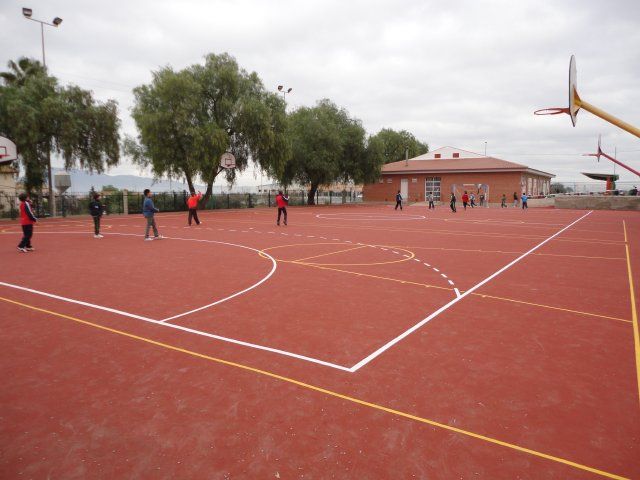 El Ayuntamiento de Lorca arregla y mejora las pistas polideportivas de Purias y Morata - 1, Foto 1
