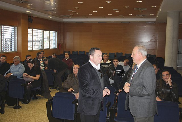 Agricultura coordina con los ayuntamientos actuaciones para la contención del picudo rojo de las palmeras - 2, Foto 2