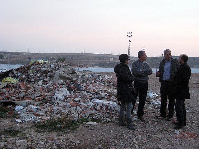 El Grupo Socialista exige la limpieza inmediata de los solares municipales situados frente al campo de fútbol de Javalí Nuevo - 3, Foto 3
