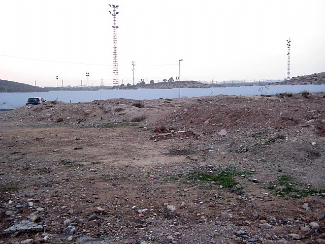 El Grupo Socialista exige la limpieza inmediata de los solares municipales situados frente al campo de fútbol de Javalí Nuevo - 4, Foto 4