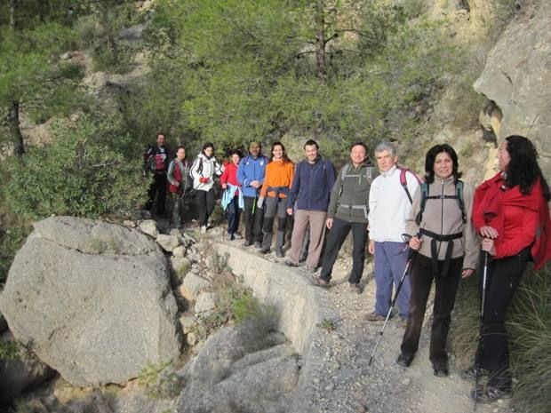 Senderistas se adentran en el corazón del Parque Regional de Sierra Espuña en la última ruta organizada por la concejalía de Deportes - 1, Foto 1