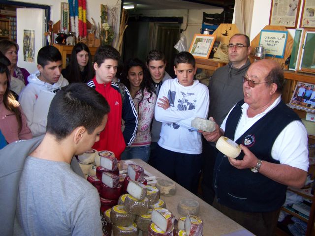 Alumnos del Instituto Europa aprenden a elaborar quesos artesanales - 1, Foto 1
