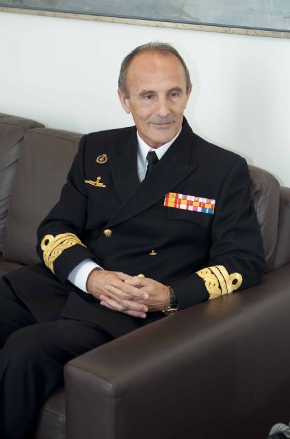 El nuevo almirante jefe del Arsenal se fija el reto de poner en marcha los nuevos submarinos de la serie S-80 - 2, Foto 2