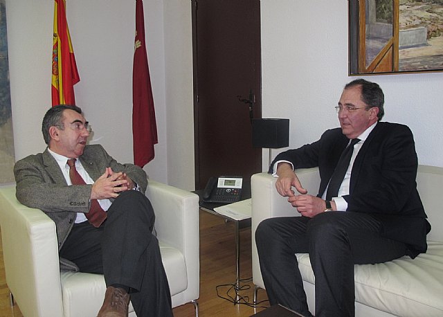 Campos propone reforzar el espíritu taurino entre las jóvenes promesas para mantener la tradición de los festejos taurinos - 1, Foto 1