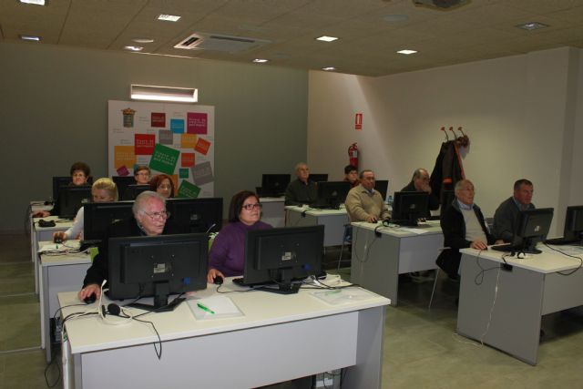 Los mayores navegan en Internet, Foto 1