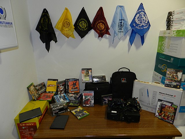 Éxito de la campaña solidaria de recogida de videojuegos y consolas de la Facultad de Informática - 1, Foto 1