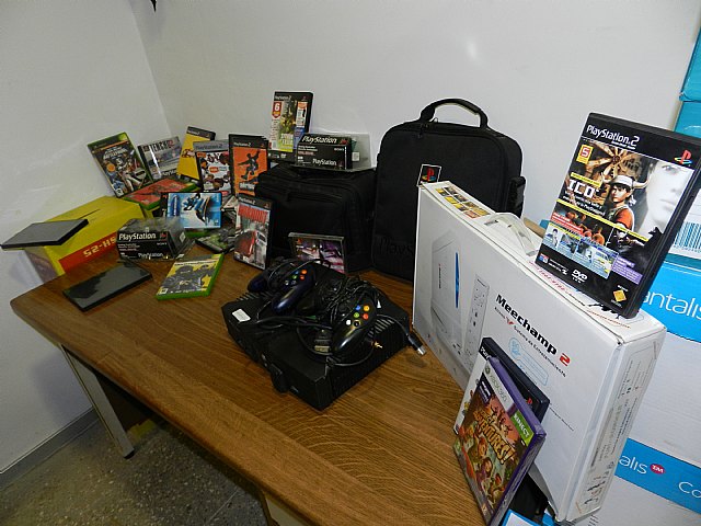 Éxito de la campaña solidaria de recogida de videojuegos y consolas de la Facultad de Informática - 2, Foto 2