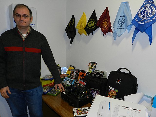 Éxito de la campaña solidaria de recogida de videojuegos y consolas de la Facultad de Informática - 3, Foto 3