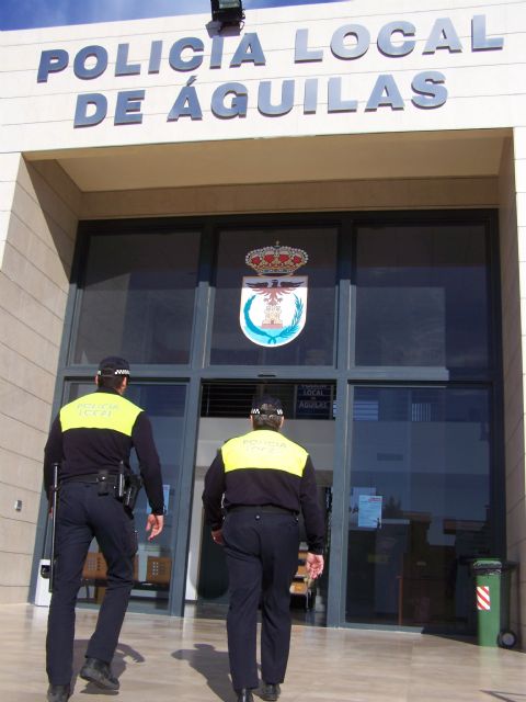 La Policía Local de Águilas localiza a dos individuos sobre los que pesaba una orden de detención - 1, Foto 1