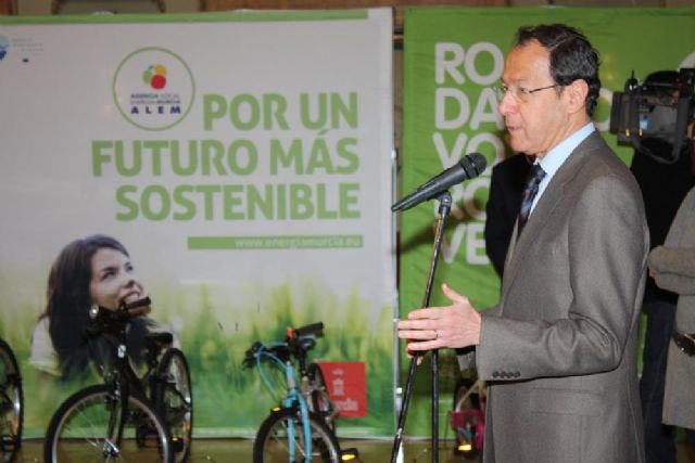 El Alcalde entrega los premios del concurso que pretende convertir a los escolares en defensores de la movilidad sostenible - 1, Foto 1