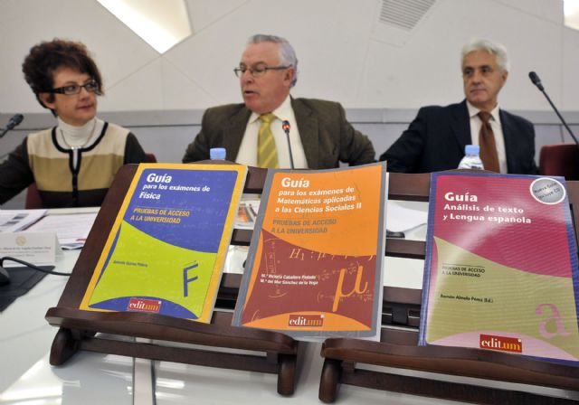 La Universidad de Murcia presentó la colección de guías de preparación para las pruebas de acceso - 1, Foto 1
