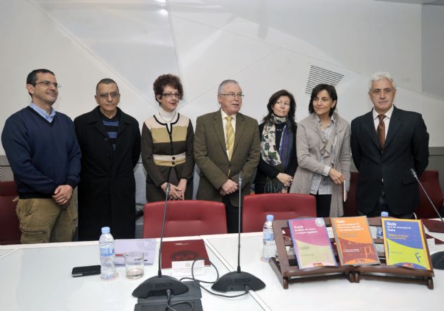 La Universidad de Murcia presentó la colección de guías de preparación para las pruebas de acceso - 3, Foto 3