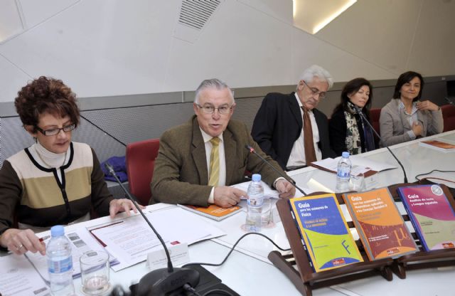 La Universidad de Murcia presentó la colección de guías de preparación para las pruebas de acceso - 5, Foto 5
