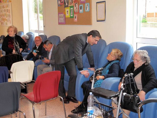 Jóvenes y mayores celebran juntos el tercer aniversario del Centro de Día de El Algar - 2, Foto 2