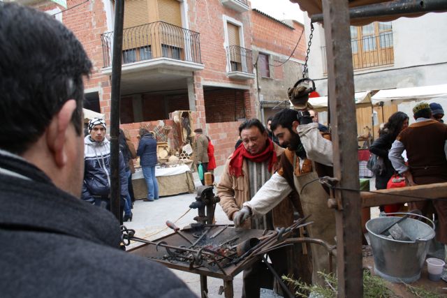 Numerosa participación en el mercadillo de El Zacatín a pesar de las bajas temperaturas - 3, Foto 3