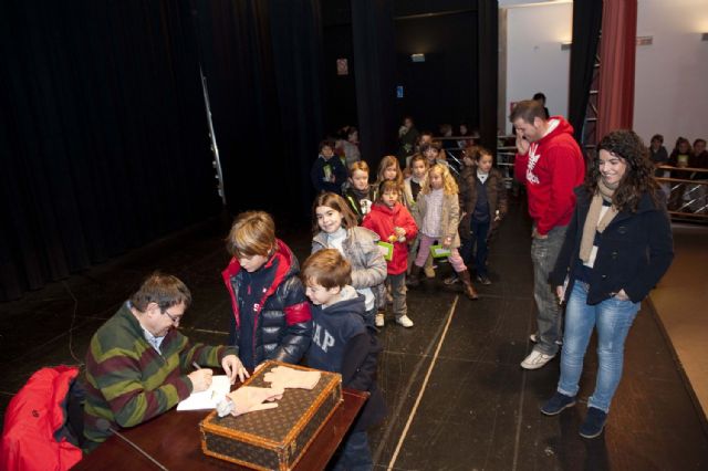 Los dragones de Carles Cano animan a los niños a leer - 1, Foto 1