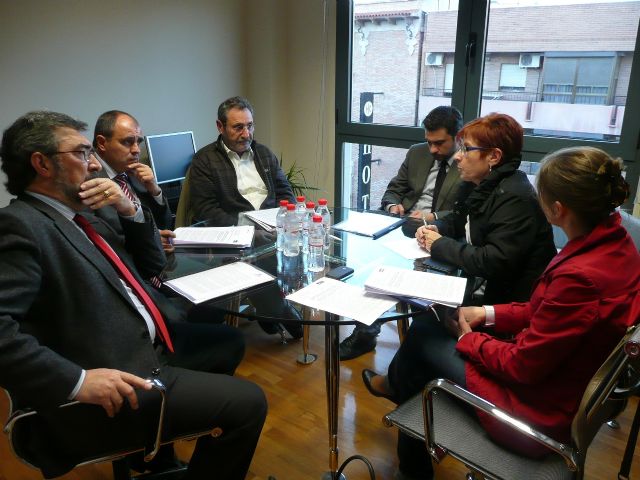 El PSOE afirma que el Real Decreto de Rajoy da la puntilla al sector de las energías renovables en la Región - 1, Foto 1