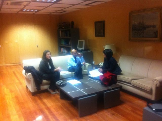 La alcaldesa se reúne con el secretario de Estado Jaime García-Legaz, del Ministerio de Economía y Competitividad, para presentarle el plan de viabilidad municipal, Foto 1