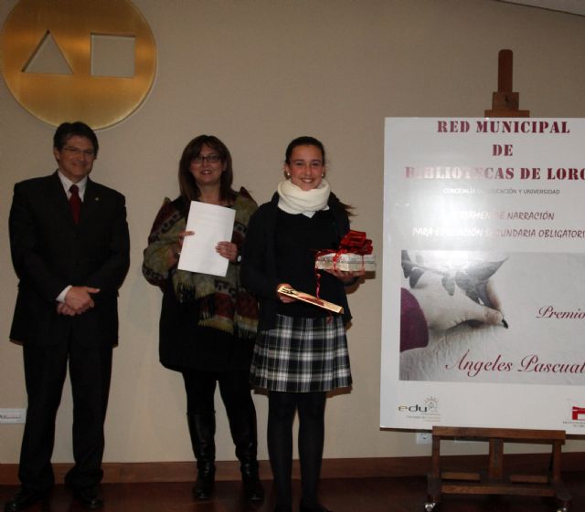 El Alcalde entrega los Premios Ángeles Pascual a las jóvenes promesas de la literatura local - 2, Foto 2