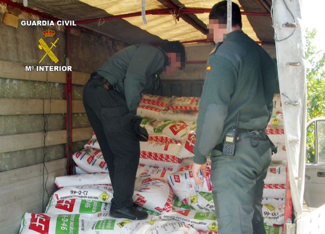 La Guardia Civil recupera 6 toneladas de abono sustraído en una explotación agrícola de Águilas - 2, Foto 2