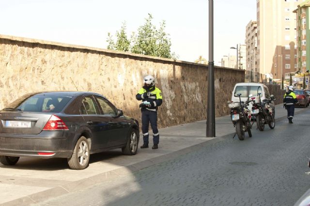 La Policía Local intensifica el control de vehículos en Luis Calandre - 1, Foto 1