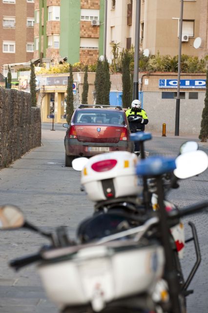 La Policía Local intensifica el control de vehículos en Luis Calandre - 4, Foto 4