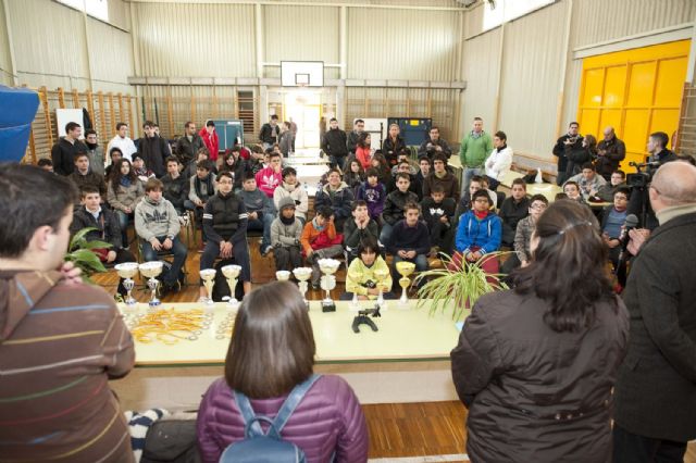 Jóvenes ajedrecistas reciben los premios del VIII Torneo Intercentros - 2, Foto 2
