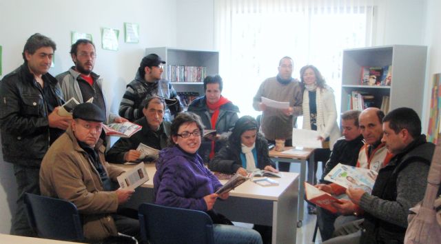 El Servicio de Apoyo Psicosocial pone en marcha uno de biblioteca en el Centro Polivalente para la Discapacidad de Totana - 1, Foto 1