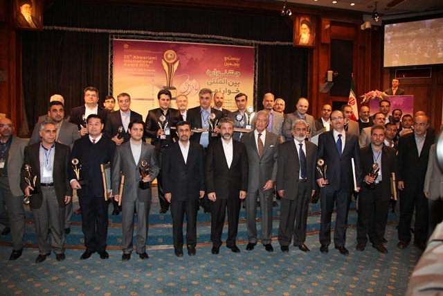 Pedro Martínez Gómez recibió de manos del presidente de la república, Mahmoud Ahmadineyad, el Premio Internacional de Investigación de la Academia de Ciencias de Irán, Foto 3