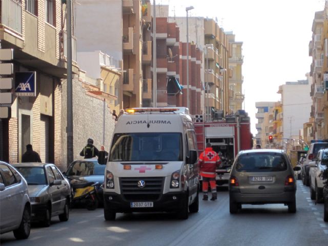 La llamada de un particular alertando de un incendio moviliza a miembros de Cruz Roja, Bomberos del C.E.I.S y Guardia Civil de la ciudad - 1, Foto 1