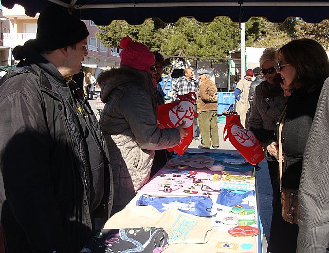 Afemar inicia en el mercado semanal la campaña “La salud mental también va contigo” - 1, Foto 1