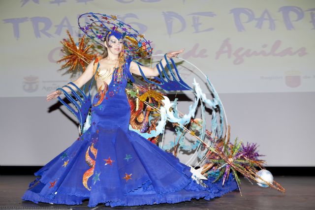 El disfraz 'Carnaval, Carnaval' gana el XII Concurso de Trajes de Papel - 3, Foto 3