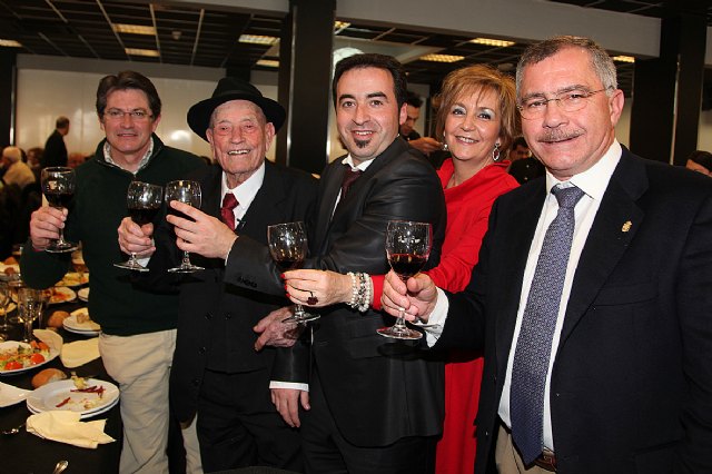 El Tío Juan Rita cumple los 100 años rodeado de cientos de amigos, Foto 1