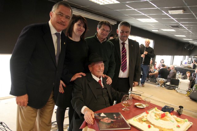 El Tío Juan Rita cumple los 100 años rodeado de cientos de amigos, Foto 2