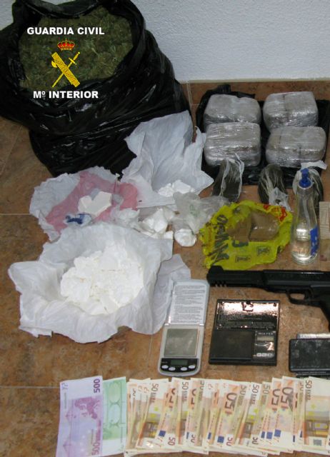 La Guardia Civil desmantela un nuevo punto de venta y distribución de drogas en Mazarrón, Foto 1