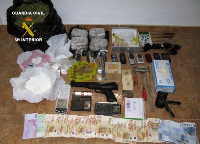 La Guardia Civil desmantela un nuevo punto de venta y distribución de drogas en Mazarrón, Foto 3