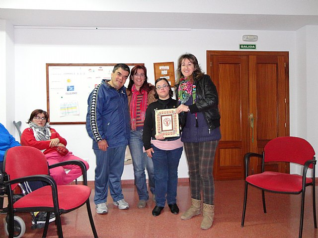 La Vocalía de Formación del Ilustre Cabildo hace una visita al Centro de Día “José Moya”, Foto 1