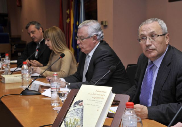 El profesor Pozuelo Yvancos recoge en un libro las ideas literarias de ocho siglos en España - 1, Foto 1