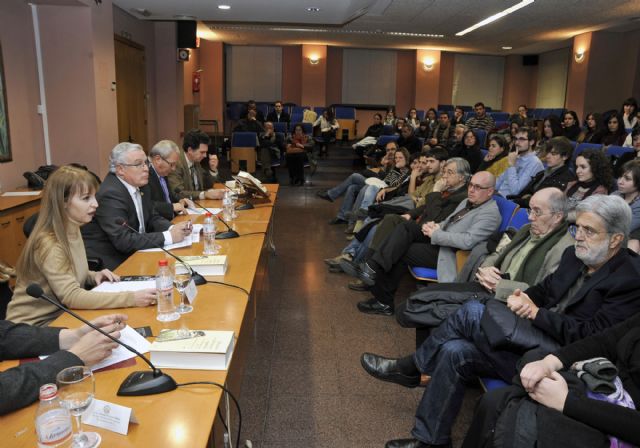 El profesor Pozuelo Yvancos recoge en un libro las ideas literarias de ocho siglos en España - 4, Foto 4