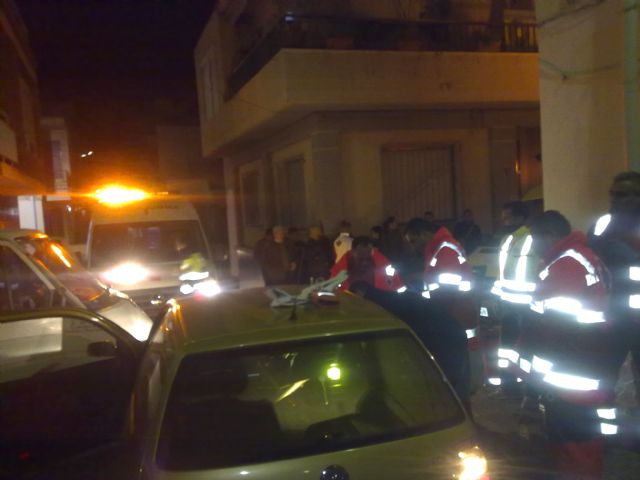 Cruz Roja de Águilas asiste un accidente de tráfico con 6 heridos en el cruce de las calles Marina y Agravio - 1, Foto 1