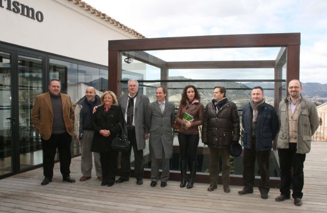 Un taller de empleo trabaja en la mejora y dinamización de la Vía Verde del Noroeste - 1, Foto 1