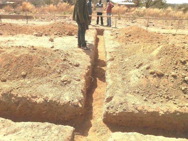 El pasado Martes, 7 de Febrero, comenzaba en un lejano rincon perdido del Africa ms ancestral la construccin de un nuevo colegio - 4